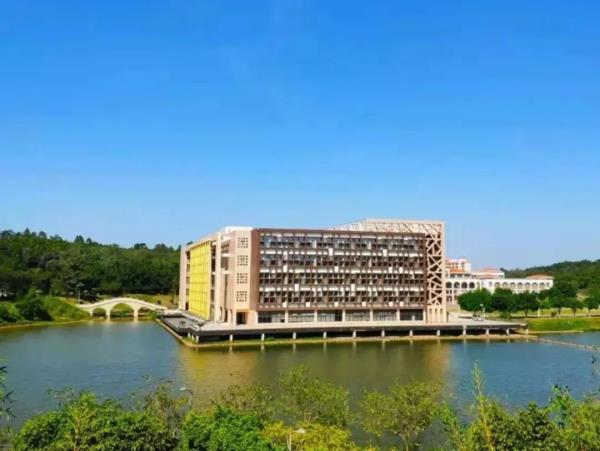 2022年广东财经大学普通专升本报名时间条件有哪些？