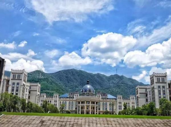广东工商职业技术大学2022年专插本学费贵么？