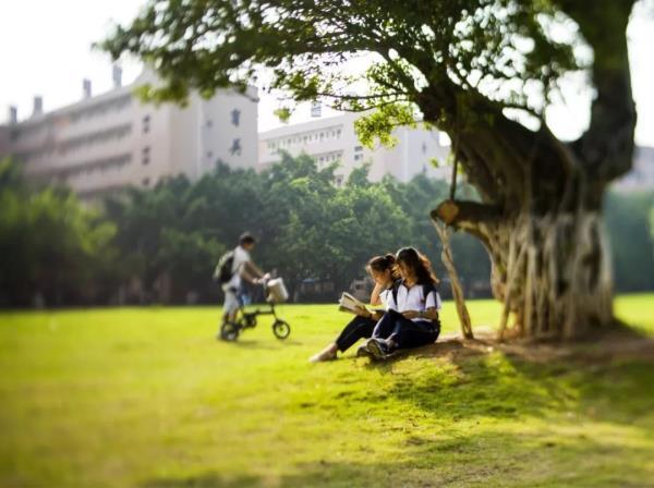 2021年五邑大学普通专升本学费